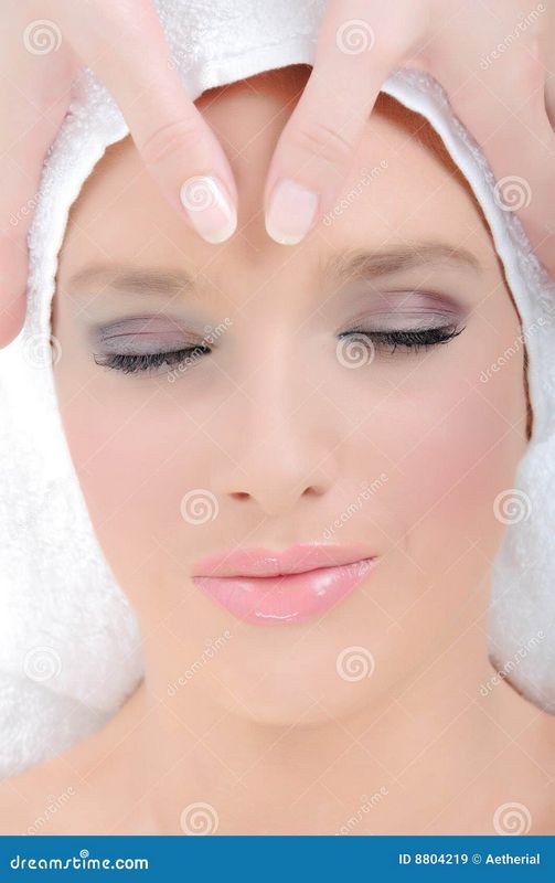 Terapia con piedras calientes o masaje con piedras calientes